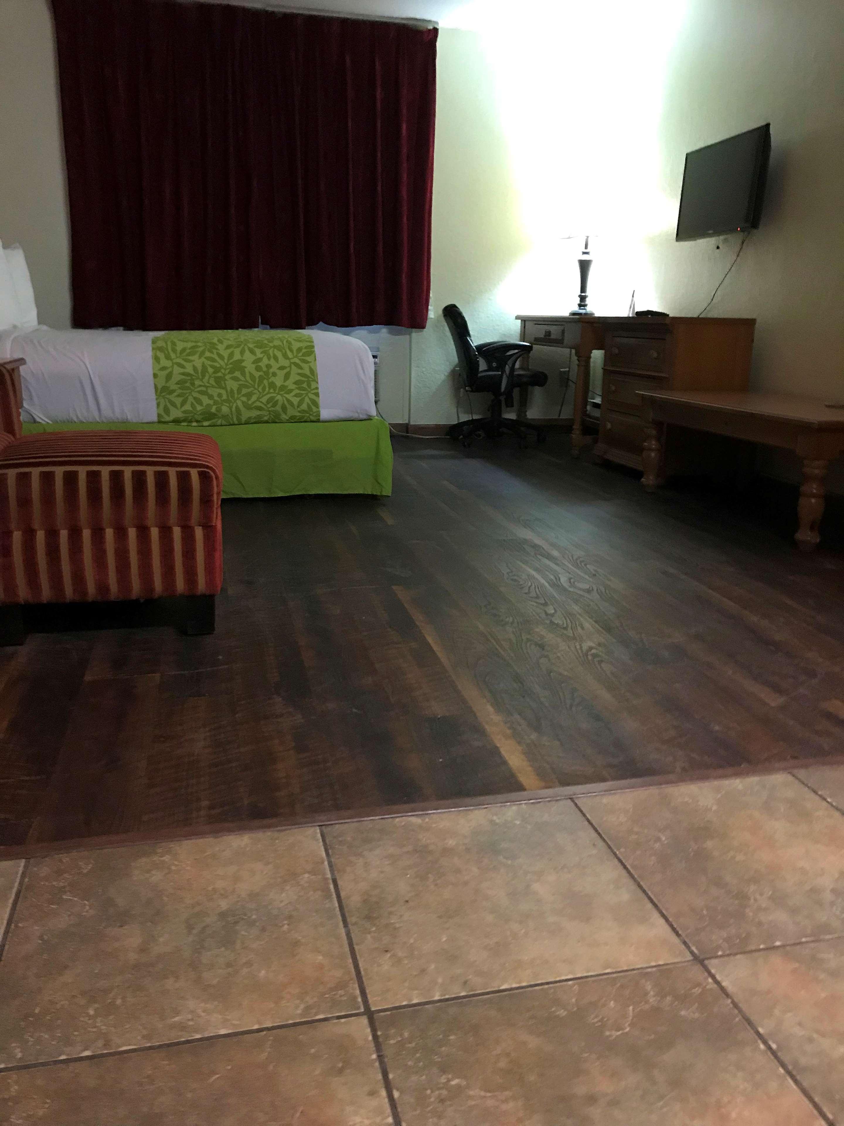 Americas Best Value Inn & Suites Anchorage Airport Екстер'єр фото