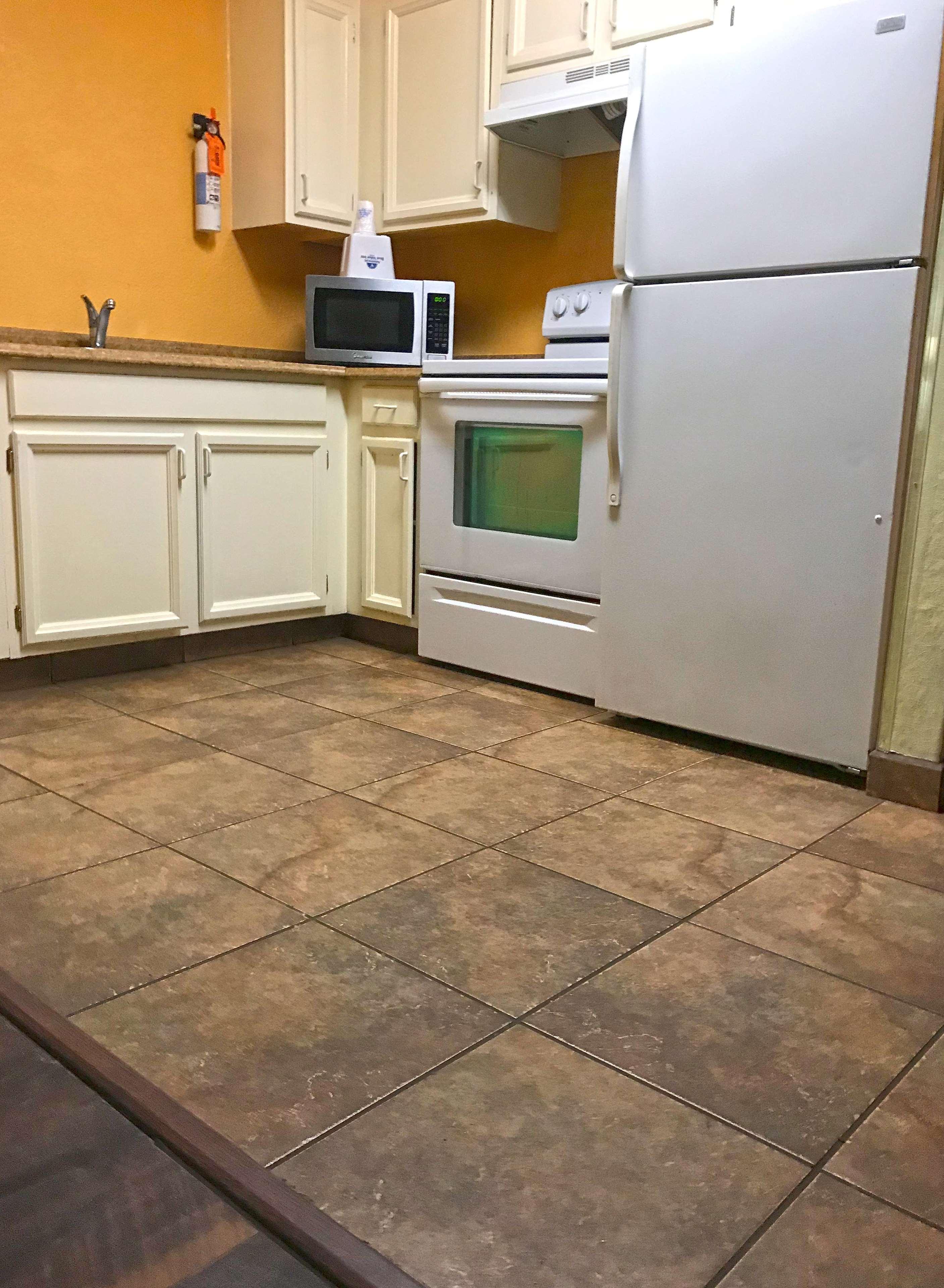 Americas Best Value Inn & Suites Anchorage Airport Екстер'єр фото